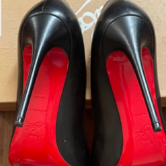 Christian Louboutin's - Picture 4 of 8